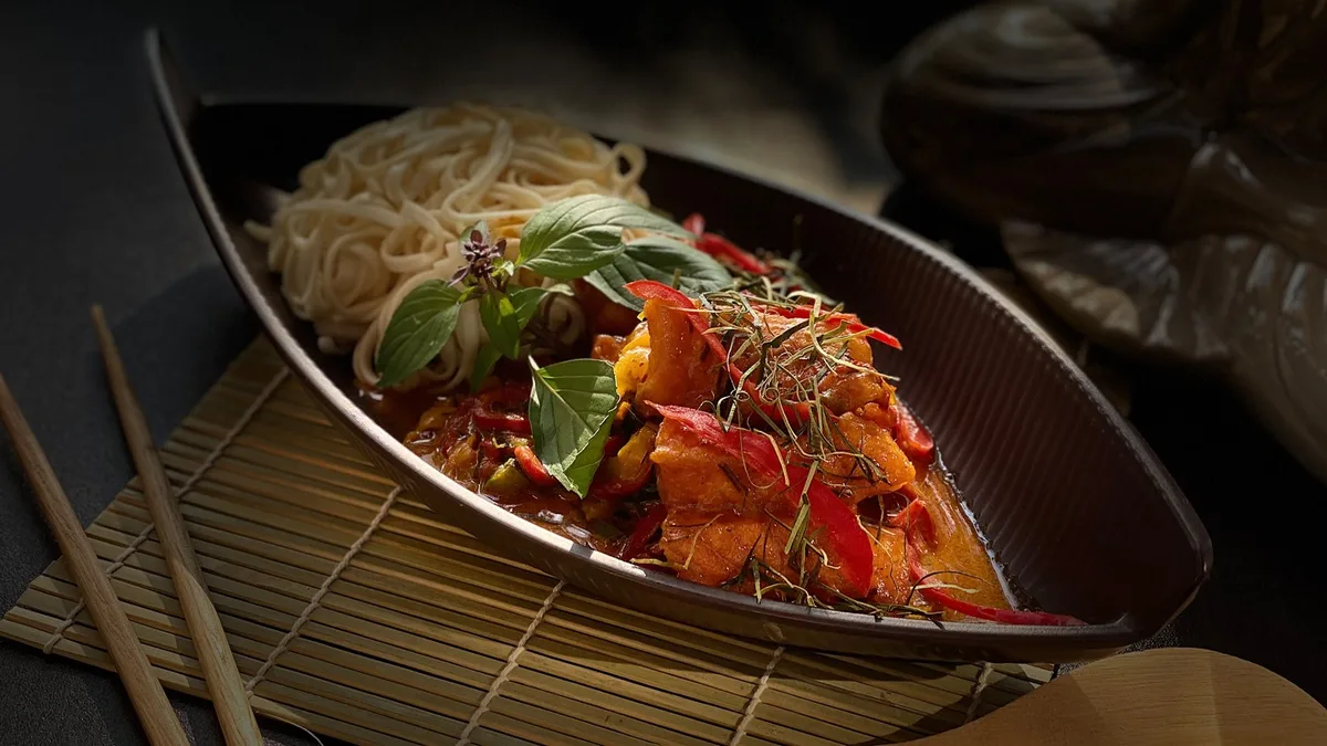 Panang curry lazaccal és tésztával