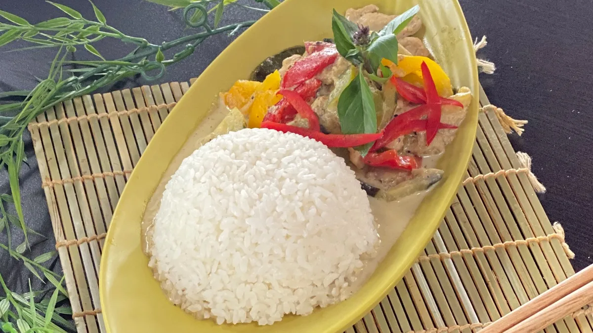 Thai Zöld Curry csirkemellel és rizzsel