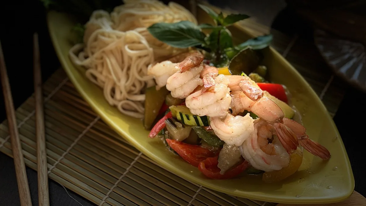 Thai Zöld Curry óriás garnéla rákkal és tésztával
