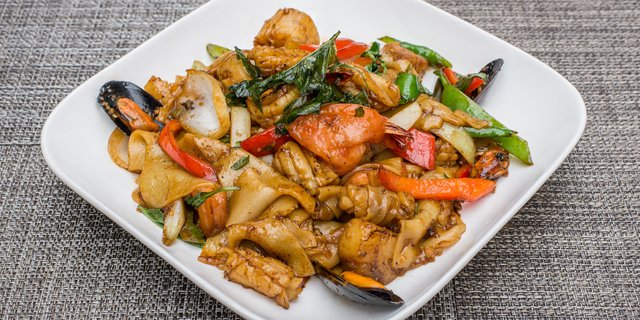Drunken Noodle Tray