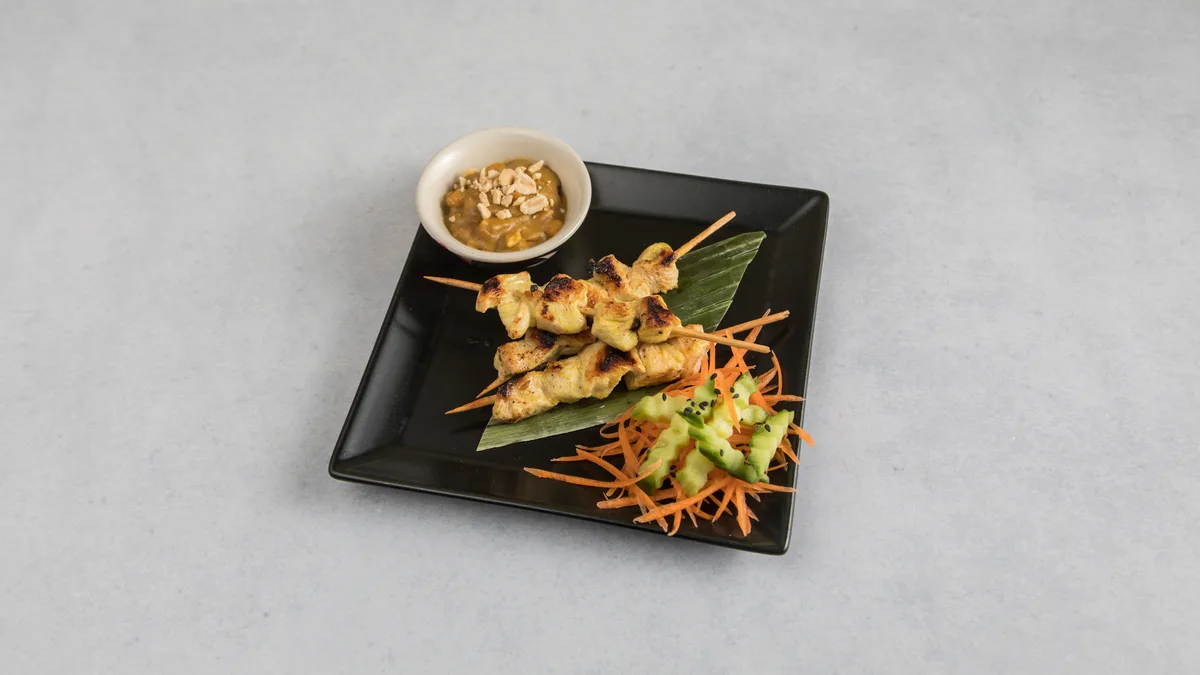 SATAI CHICKEN WITH RICE - 5 piece/ 3 sauces