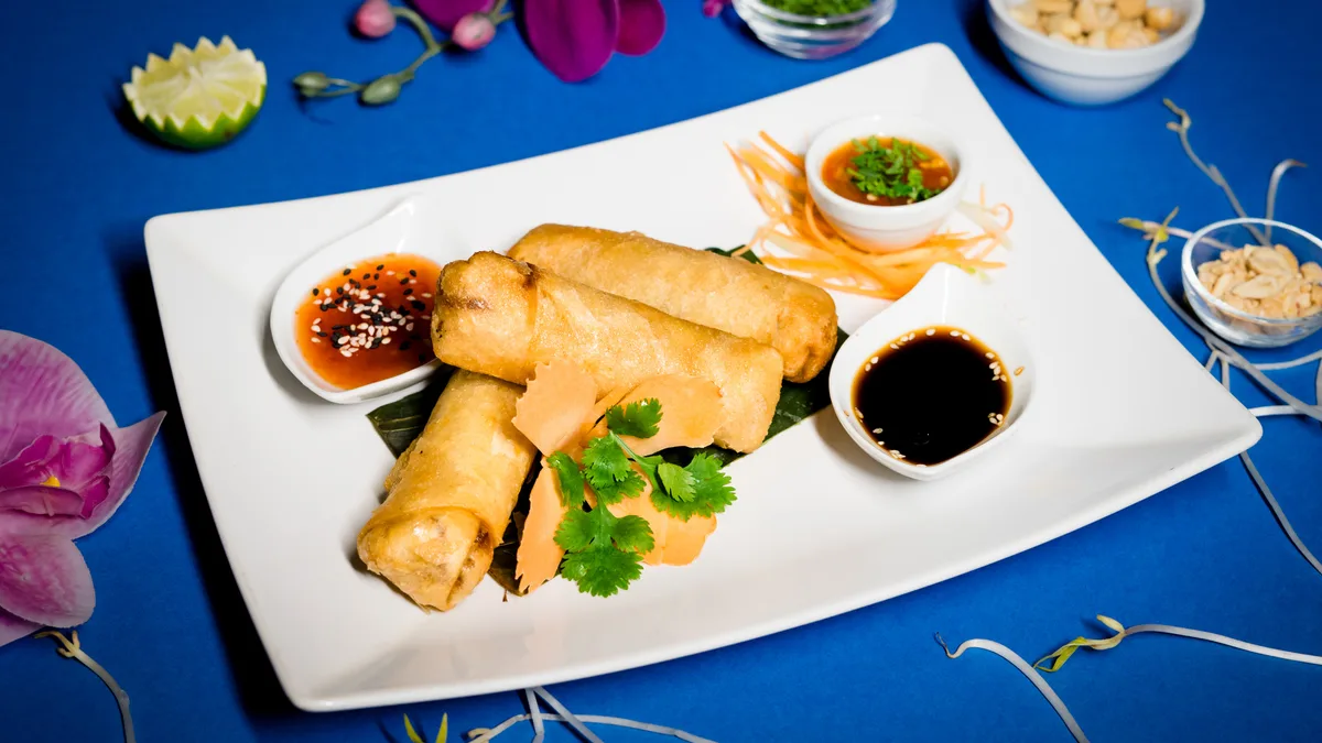 Spring Rolls Veggie - 3 komada / 3 sosa