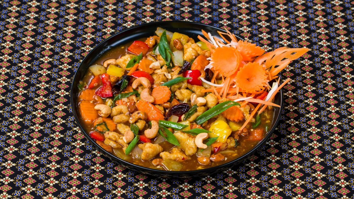 62. Cashew Chicken 🌶️ - kuřecí