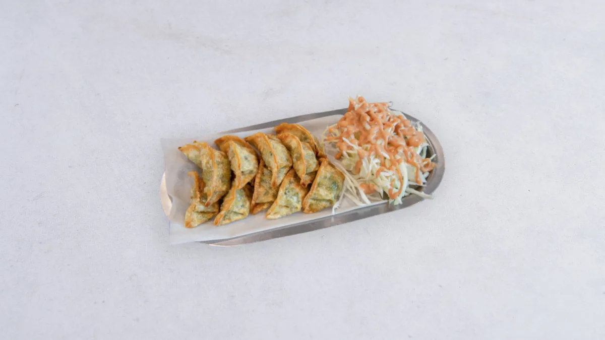 Smażone koreańskie pierogi z warzywamii