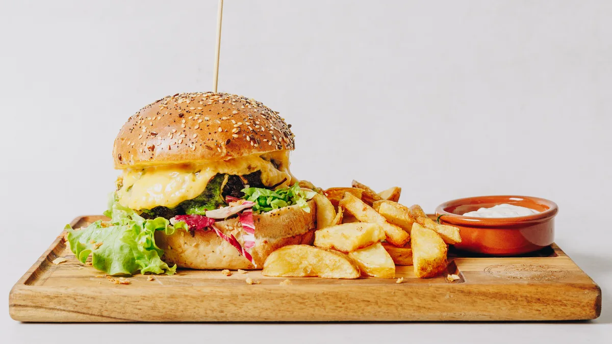 Jocko's burger s domaćim krumpirićima 🍔