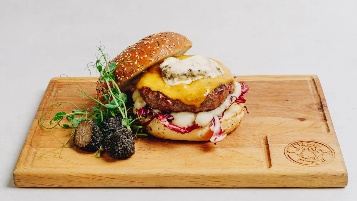 Tartuf burger s domaćim krumpirićima