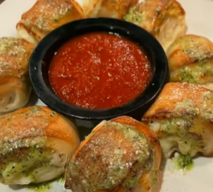 Cheesy Garlic Knots