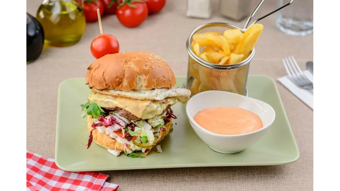Burger The Bridge + cartofi prajiti