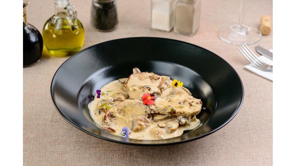 Cotlet de porc cu sos de ciuperci