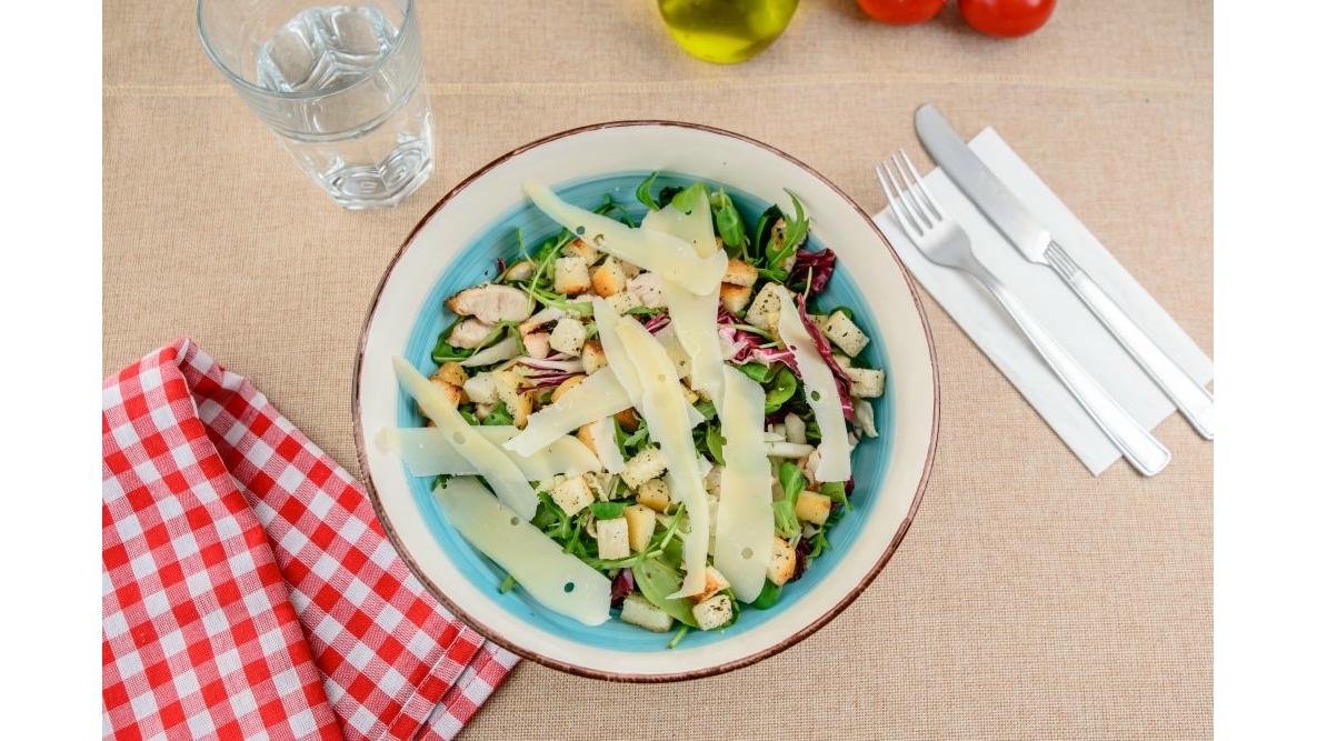 Salată Caesar