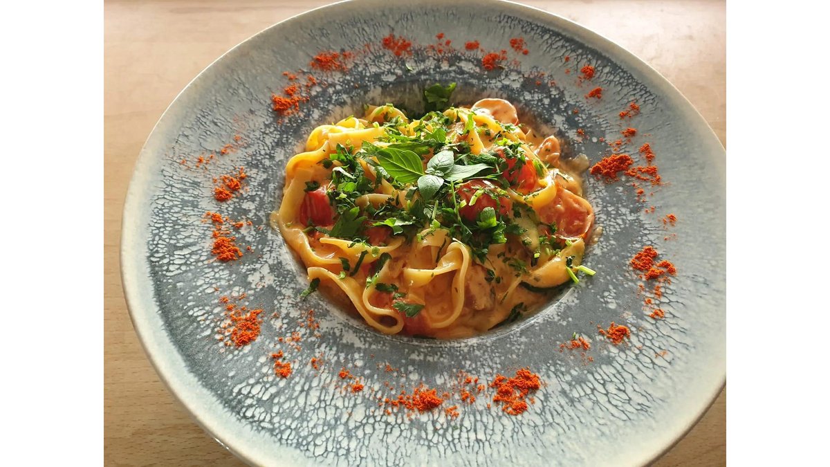 TAGLIATELLE CU SOMON SI ZUCHINNI