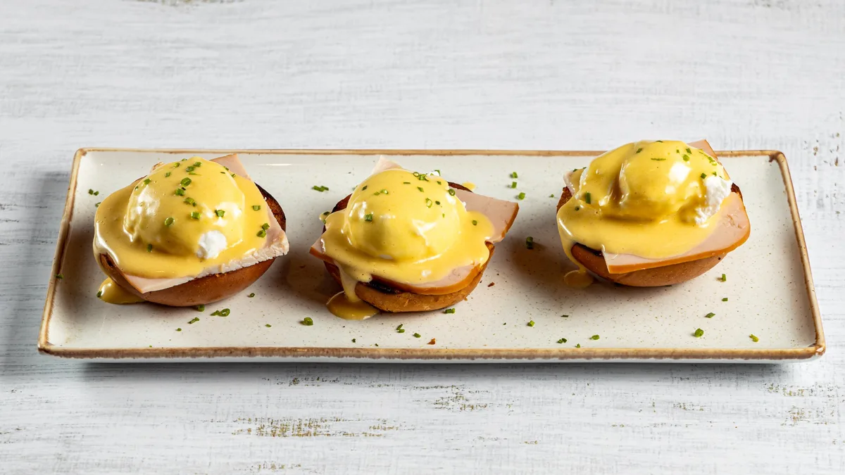 Αυγά Benedict Brunch Factory