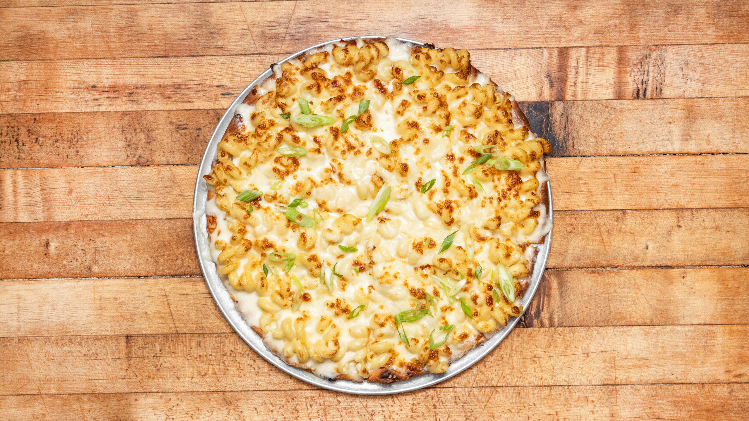 Bacon Mac 'N Cheese Pizza