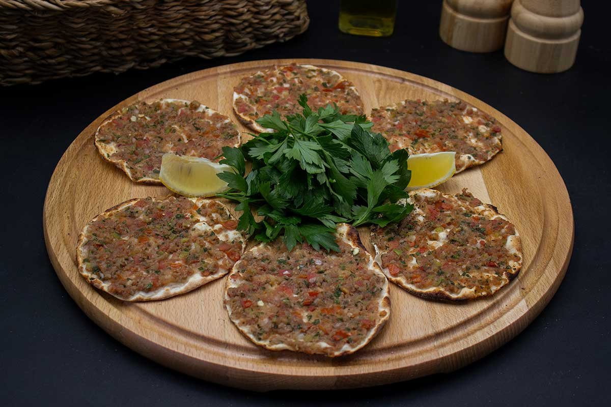 6 Mini Lahmacun