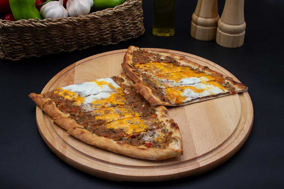 Egg with Minced Beef Pide