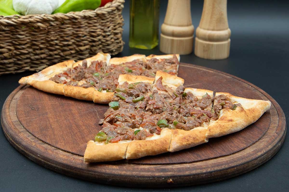 Meat Cubes Pide