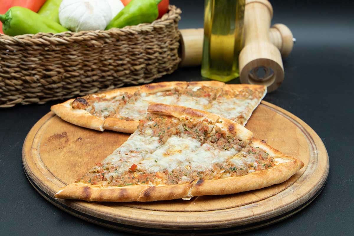 Minced Beef Pide with Cheese