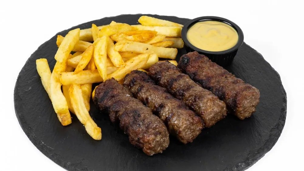 Mici „Popasul” cu cartofi prăjiți