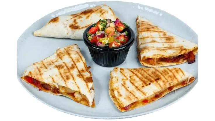 Quesadillas cu pui cu sos mexican