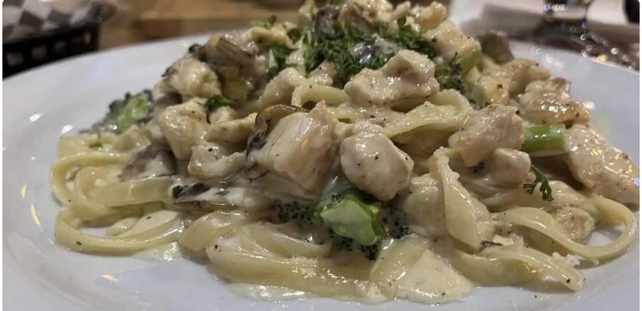 Fettuccine Alfredo Pasta
