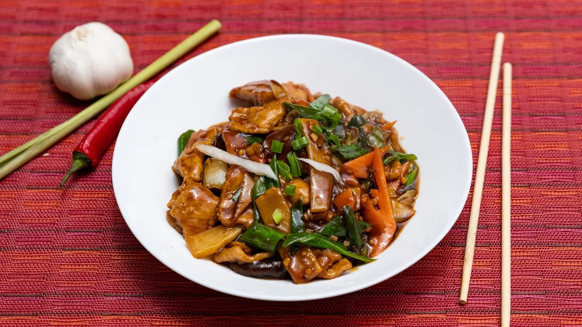 90. Pork With Bamboo Shoots And Mushrooms