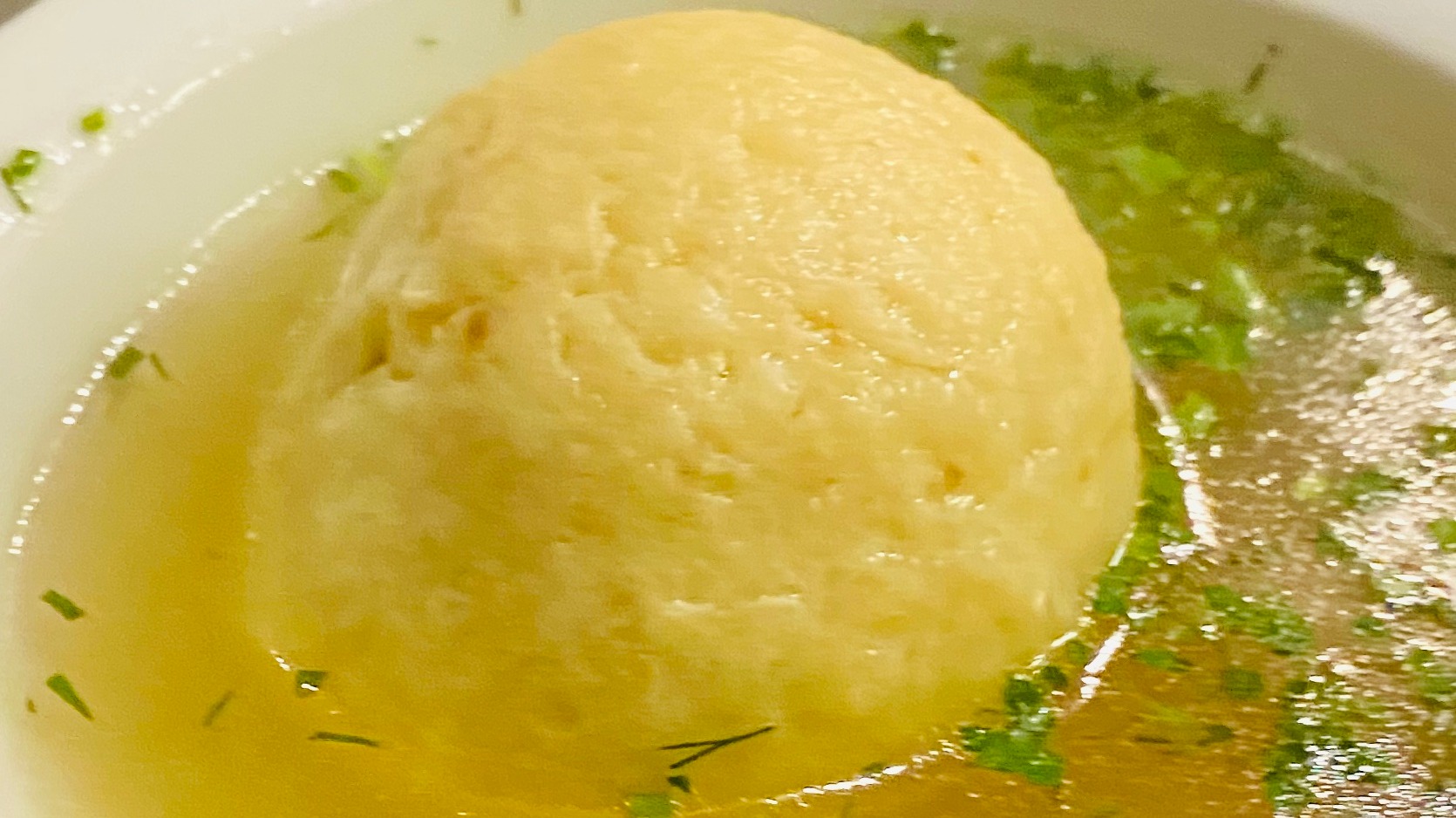 Matzoh Ball Soup (single)