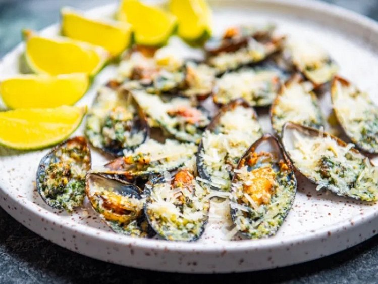 Sinimerekarbid parmesanis