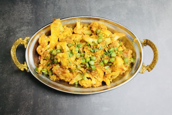Gobi Mattar (Vegetarian Curries(All entrees come with rice))
