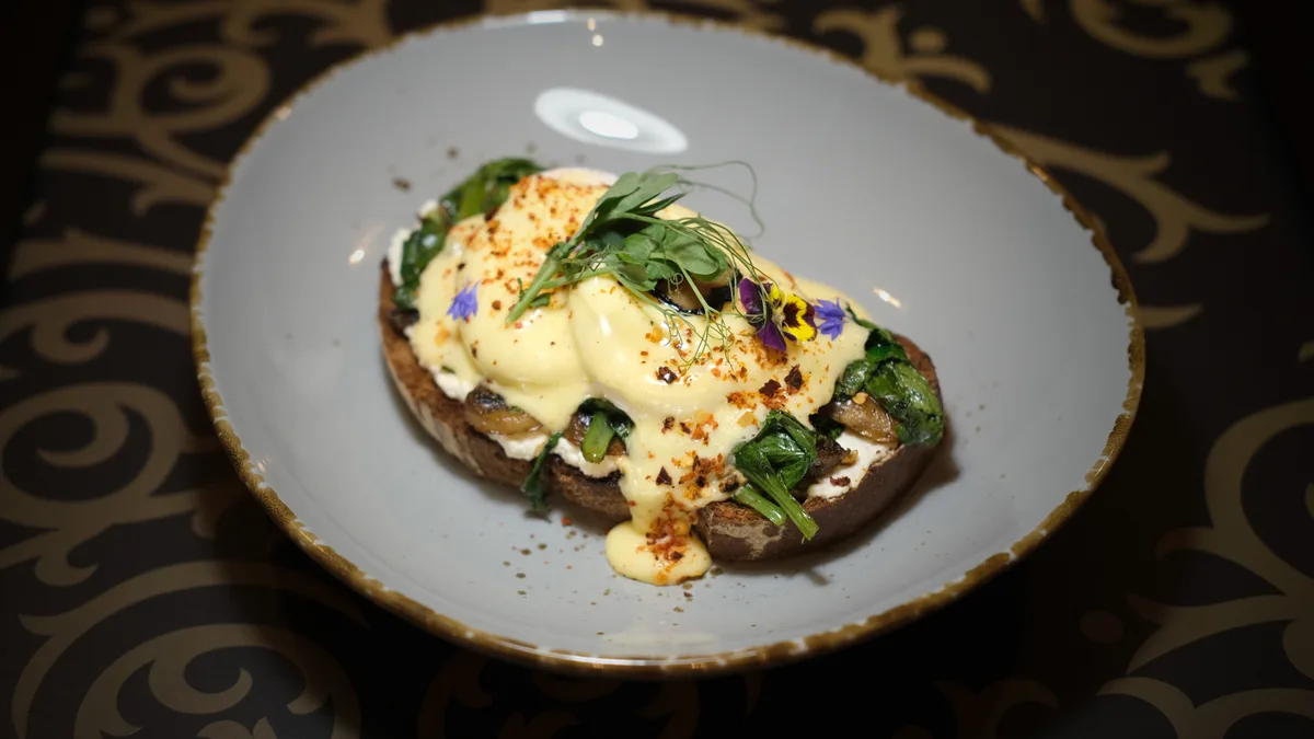 Eggs Benedict with Grilled Mushrooms