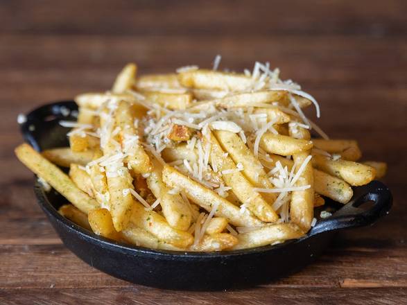 GARLIC PARMESAN FRIES