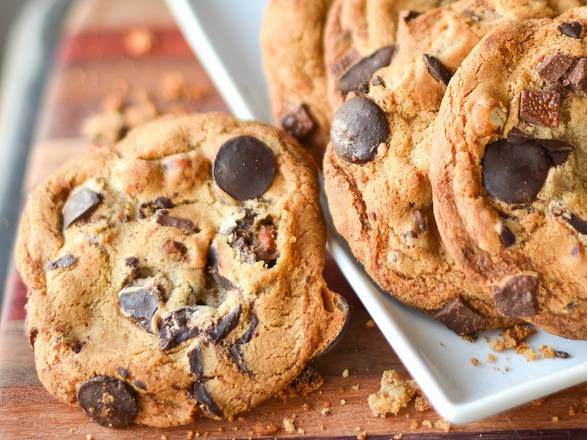 WARM CHOCOLATE CHIP COOKIE