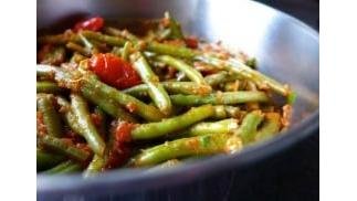 Edamame trase la tigaie în unt
