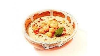 Hummus cu muguri de pin