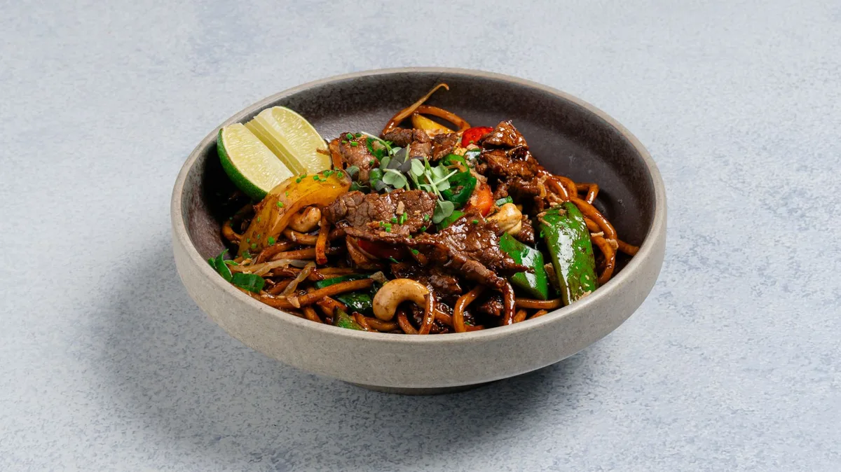 Beef with casheunuts and fresh noodles
