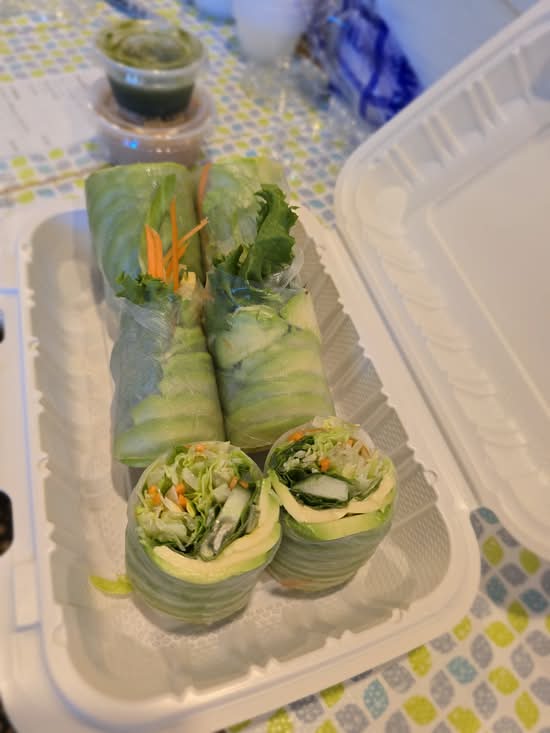 Avocado 🥑 Salad Roll