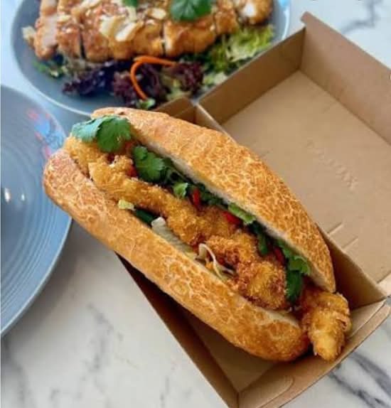 B7. Crispy Chicken and basil chicken