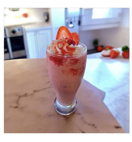 Fresh strawberry 🍓 milk smoothie.