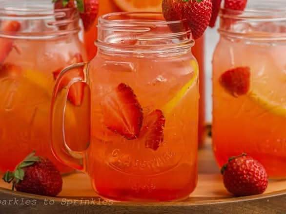 Iced Fresh Strawberry Lemonade