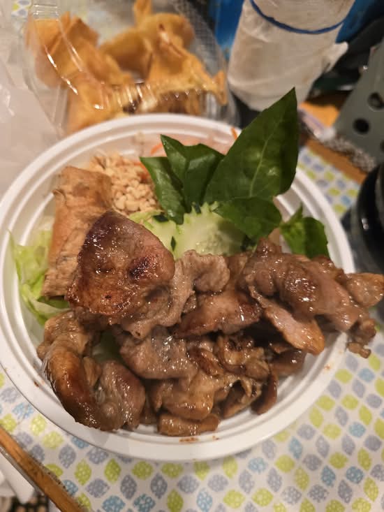 Vemicelli noodles grilled pork