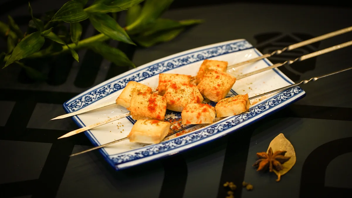 Gegrillter Fisch-Tofu-Spieß