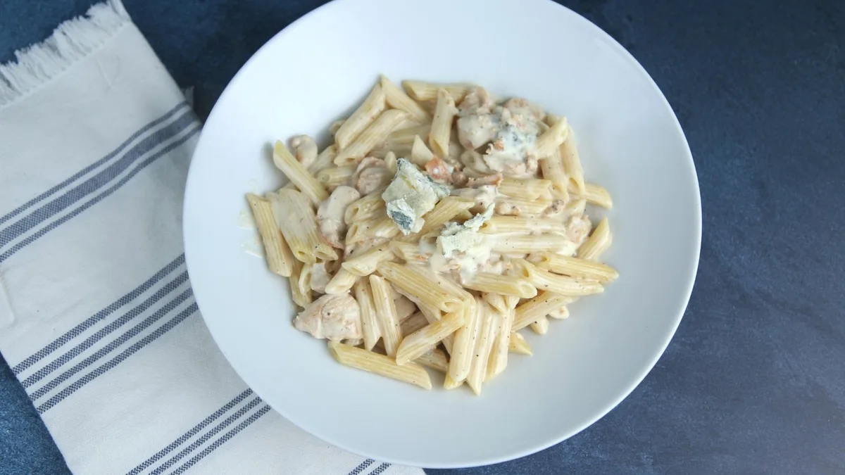 Penne piletina i gorgonzola