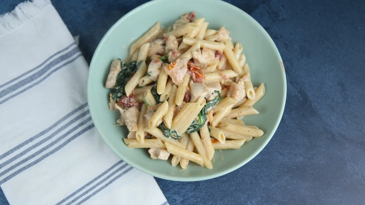 Penne sa piletinom i spanaćem