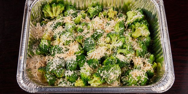 Broccoli w/ Mizithra Cheese