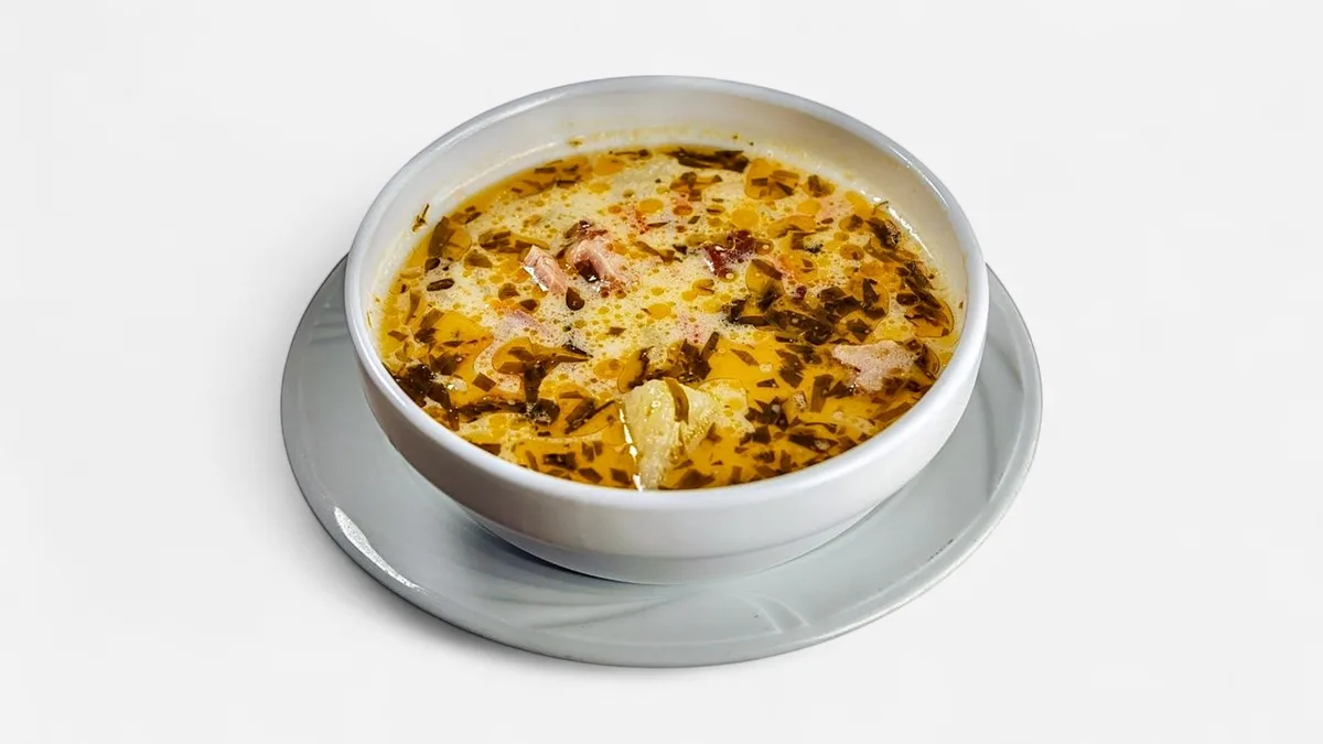 Ciorbă de cartofi cu tarhon și afumătură