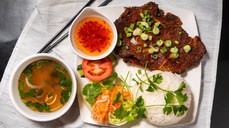 Pork Chop Rice Plate (Com Suon Heo)