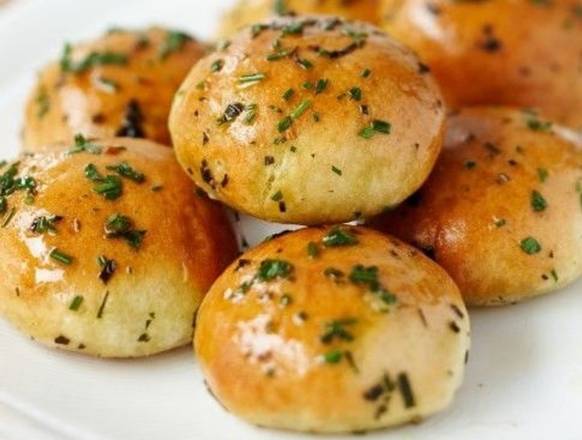 Pesto Mozzarella Balls