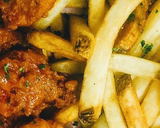 "The Bird's Nest" Boneless Wyngs and Fries