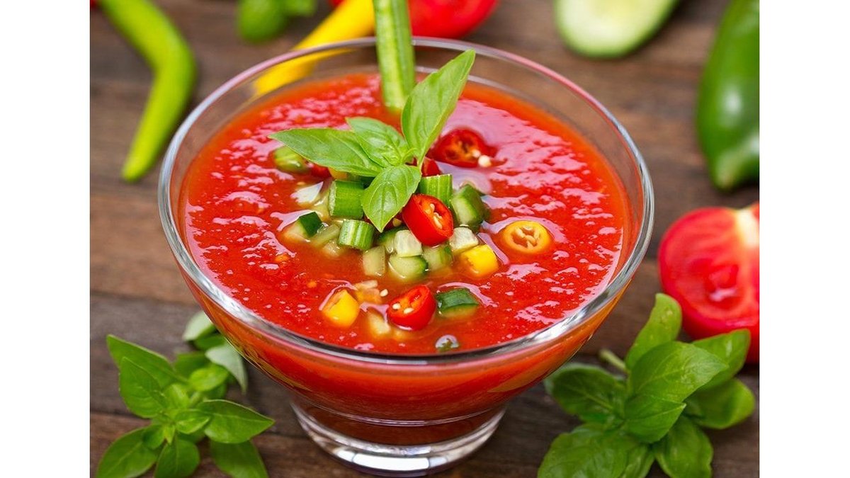 Gazpacho supă spaniolă de roșii cu legume - servită rece