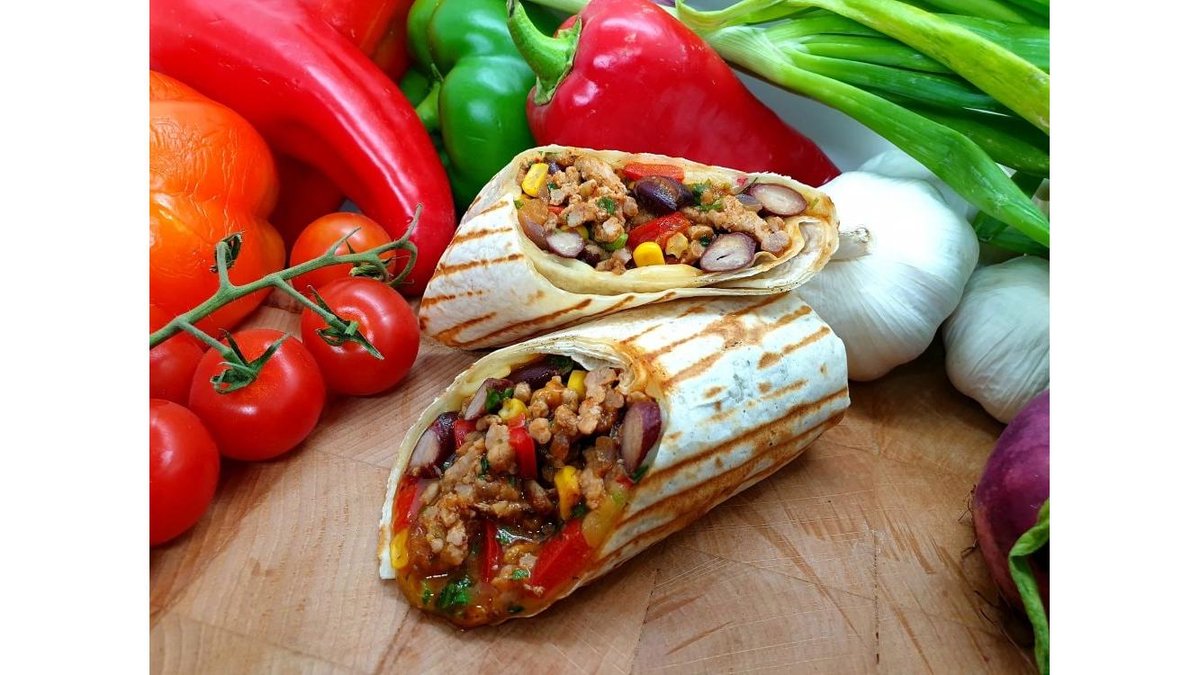 Mexican chilli con carne burrito