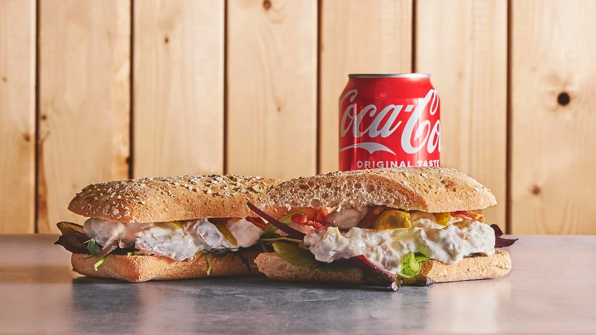 Hønsesalat sandwich menu